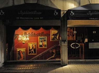 4 'sao' Ngoai hang Anh mo den nha tho hinh anh