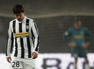 Juve bi phat 40.000 Euro vi CDV hinh anh