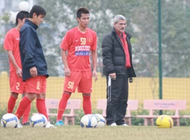 DT Viet Nam va Trung Quoc san sang cho tran tai chien hinh anh