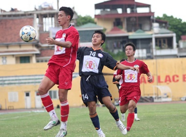 Bau Hien dot nhien 'keu' gia cau thu Viettel dat hinh anh