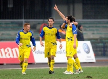 Lao ba lan dau guc nga truoc Lua Bay hinh anh