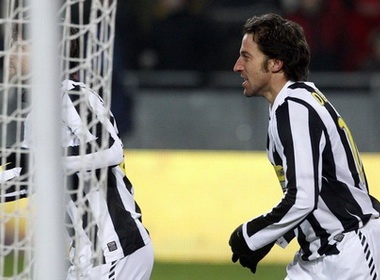 Thua nguoc Roma, Juve lun sau vao tuyet vong hinh anh