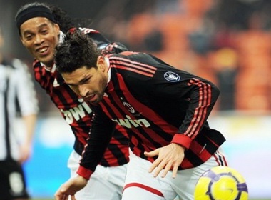 Inter Milan vs AC Milan: Meazza nay khac roi…! hinh anh