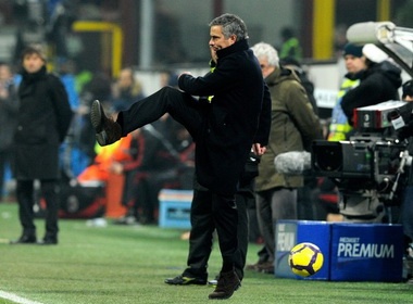 Mourinho: ‘Chap 4 nguoi, Inter van chien thang’ hinh anh