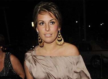 Coleen khoe than hinh goi cam sau sinh hinh anh