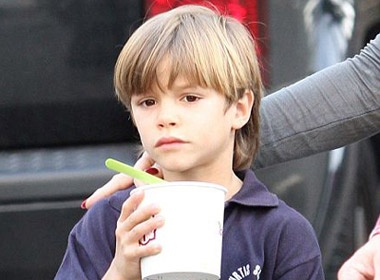 Con trai Beckham cung... xam hinh hinh anh