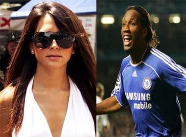 Thuc hu chuyen Drogba va Desailly ‘tom tem’ bo Terry hinh anh
