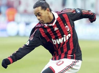 Ronaldinho phu nhan chuyen thac loan truoc tran gap Inter hinh anh