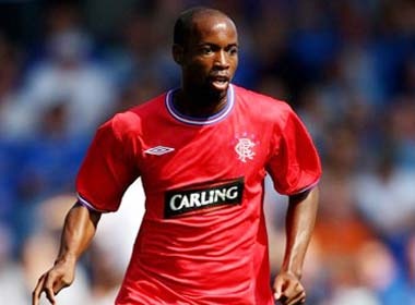 ‘Sao’ bong da bi danh bom xe hoi hinh anh