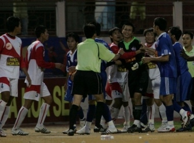 Vong 1/8 Cup Quoc Gia: Xo xat tren san Nha Trang hinh anh