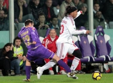 Loi nguoc dong tai Franchi, Milan pha hoi tho vao gay Inter hinh anh