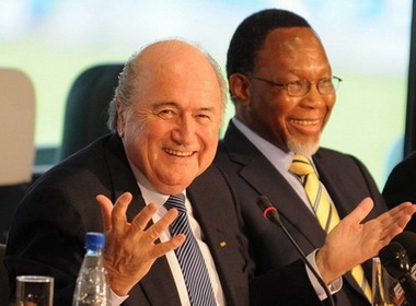 Chu tich FIFA va 'toi kien' bo luat viet vi hinh anh