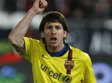 Pha 've bong' cua Messi lot top 10 ban dep nhat tuan hinh anh
