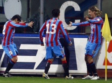 Catania gay 'dia chan' o Angelo Massimino hinh anh