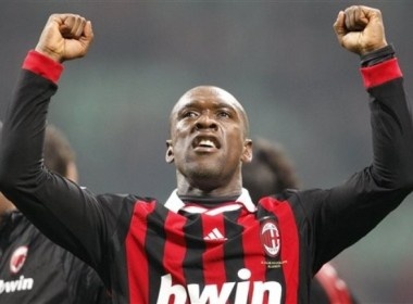 Tuyet pham cua Seedorf giup Milan bam duoi Inter hinh anh
