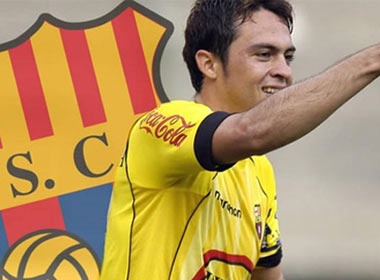 Mot cau thu qua doi vi tai nan xe hoi hinh anh