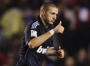 MU du dinh muon Benzema tu Real Madrid hinh anh