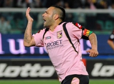 Hang thu choi nhat nhoa khien Milan tham bai tai Sicily hinh anh