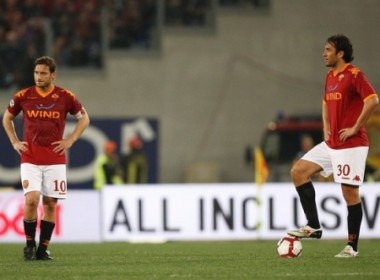 Thua dau Sampdoria, Roma nhuong ngoi cho Inter hinh anh