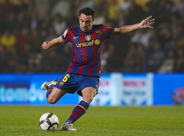 Pha 've bong' cua Xavi lot top 10 ban dep nhat tuan hinh anh