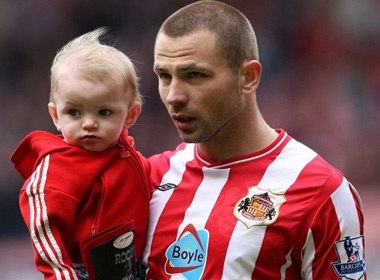 Nhung be yeu tren san co hinh anh