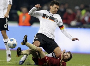 DT Duc trieu tap thanh phan so bo: Uu tien Bundesliga hinh anh