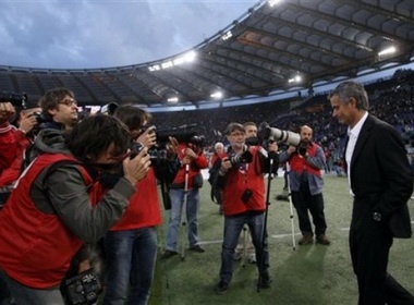 Mourinho bi gioi truyen thong 'choi kham' hinh anh