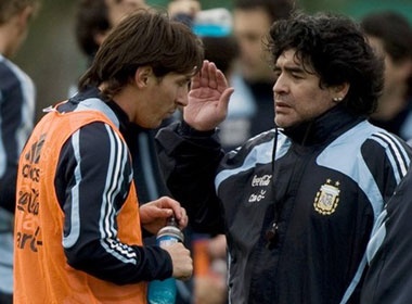 Maradona 'bo roi' Zanetti va Cambiasso hinh anh