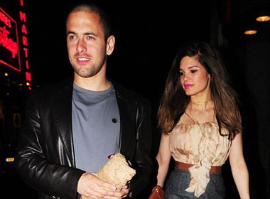 Vo Joe Cole khoe eo thon hinh anh