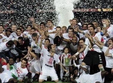 Nou Camp nhon nhip don 'tan vuong' Sevilla hinh anh