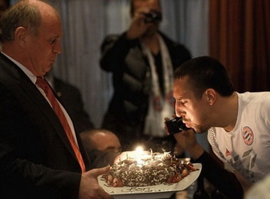 Mon qua sinh nhat y nghia cua Ribery hinh anh