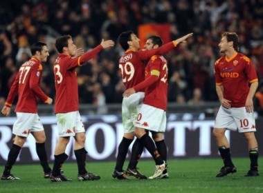 Roma chiem ngoi dau, Juve doi vi the? hinh anh