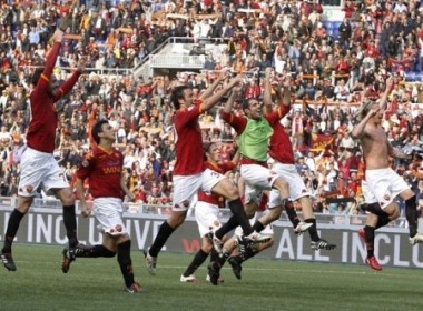 Vuot qua Atalanta, Roma soan ngoi cua Inter hinh anh