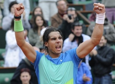 Xung danh ong vua san dat nen hinh anh