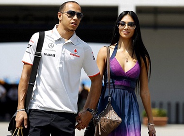 Hamilton sap cau hon Nicole hinh anh