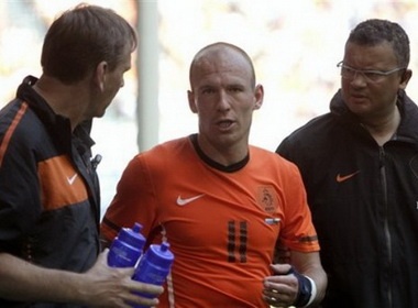 Chan thuong cua Robben khong dang ngai hinh anh