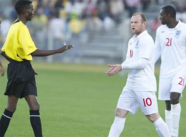 Rooney lang ma trong tai hinh anh
