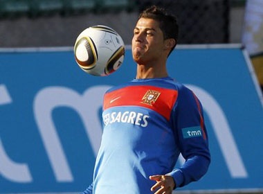 Bo Dao Nha – Mozambique: ‘No sung’ di Ronaldo! hinh anh