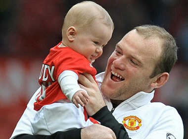 Rooney ‘me man’ nhac kich hinh anh