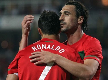 Ronaldo ‘tit ngoi’, Bo Dao Nha van thang ‘3 sao’ hinh anh