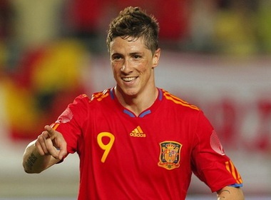 Torres ghi ban tro lai, TBN ‘vui dap’ Ba Lan hinh anh