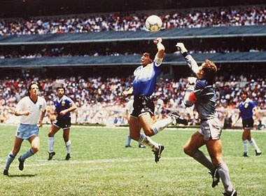 10 su kien be boi nhat trong lich su World Cup hinh anh