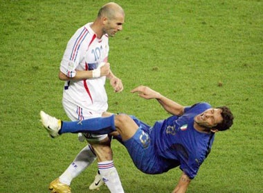 10 su kien be boi nhat trong lich su World Cup (2) hinh anh