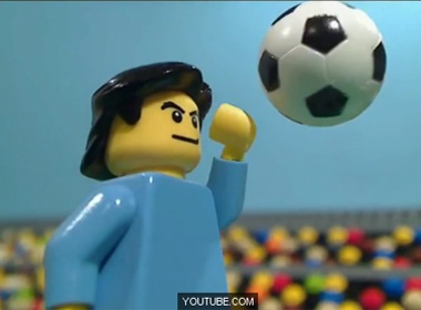 'Ban tay cua Chua' qua goc nhin LEGO hinh anh