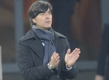 Joachim Loew hao huc cho nguoi Anh hinh anh