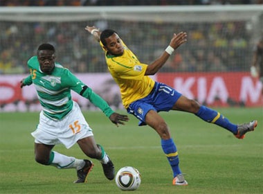 Robinho va nhiem vu pha 'loi nguyen Pele' hinh anh