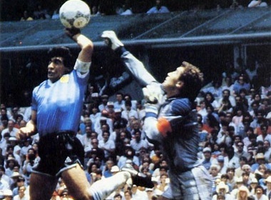 Nhung vu be boi di cung lich su World Cup hinh anh