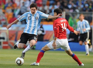 An tuong voi cach di bong cua Messi hinh anh