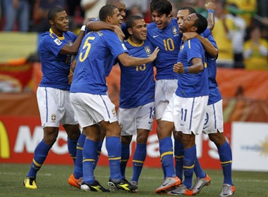 Hen gap lai Brazil sau 4 nam nua hinh anh