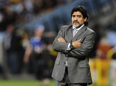Maradona bo ngo kha nang tu chuc hinh anh